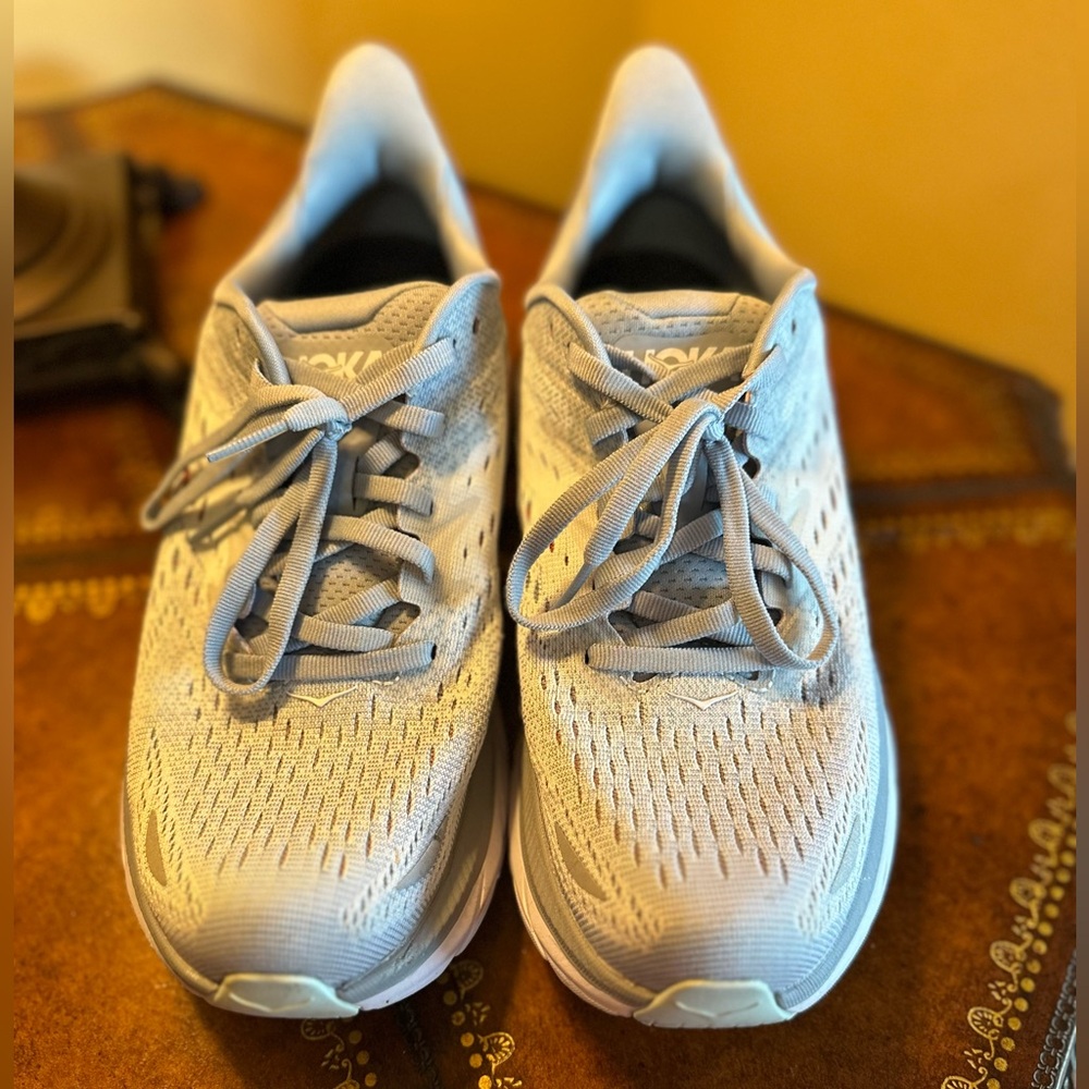EUC Women’s Hoka Clifton 8
